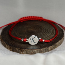 Гривна с червен конец и сребърна буква "К" B-5027